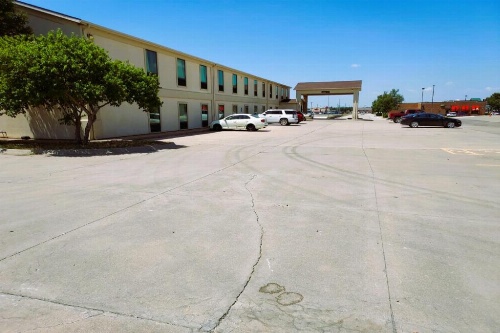 McPherson Inn By OYO, I-135 image 28